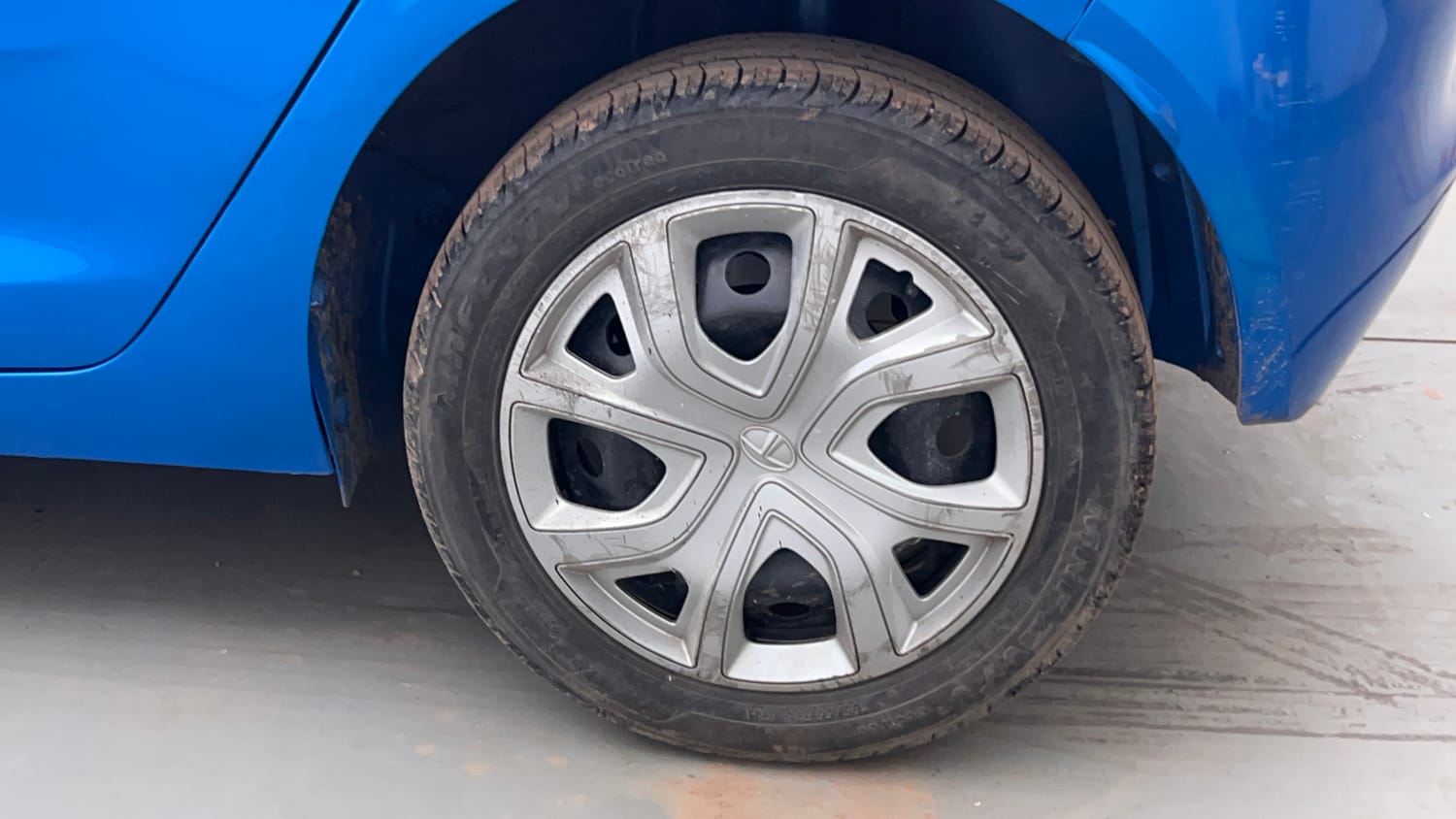 Used 2021 Tata Altroz XM Plus Petrol Petrol Manual tyres LEFT REAR TYRE RIM VIEW