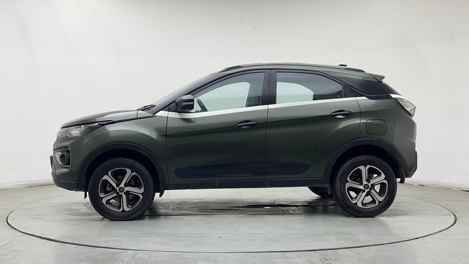 Used 2023 Tata Nexon XM Plus (S) Petrol Manual exterior LEFT SIDE VIEW