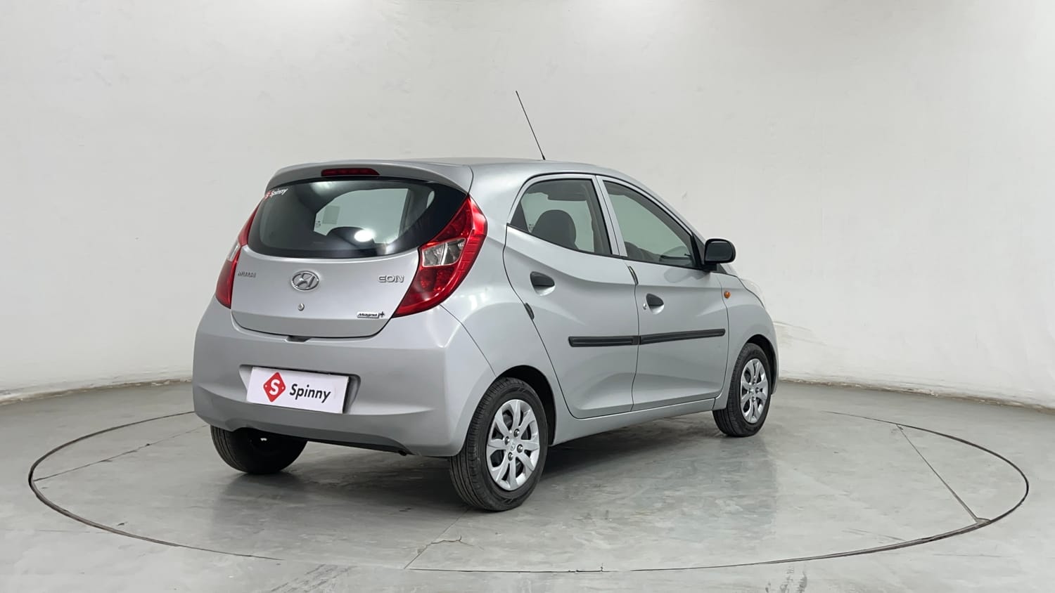 Used 2016 Hyundai Eon Magna Petrol Manual exterior RIGHT REAR CORNER VIEW