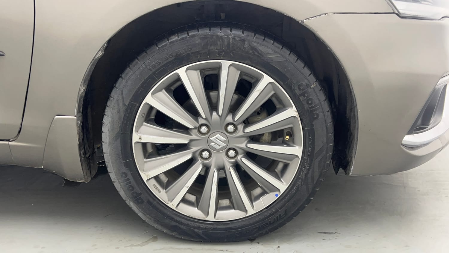 Used 2019 Maruti Suzuki Ciaz Alpha Hybrid 1.5 AT Petrol Automatic tyres RIGHT FRONT TYRE RIM VIEW