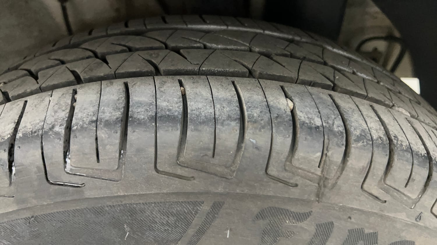 Used 2018 Hyundai Elite i20 Sportz 1.2 Petrol Manual tyres LEFT REAR TYRE TREAD VIEW