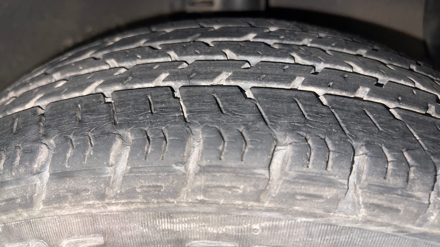 Used 2014 Hyundai Grand i10 Asta 1.2 Kappa VTVT Petrol Manual tyres RIGHT FRONT TYRE TREAD VIEW