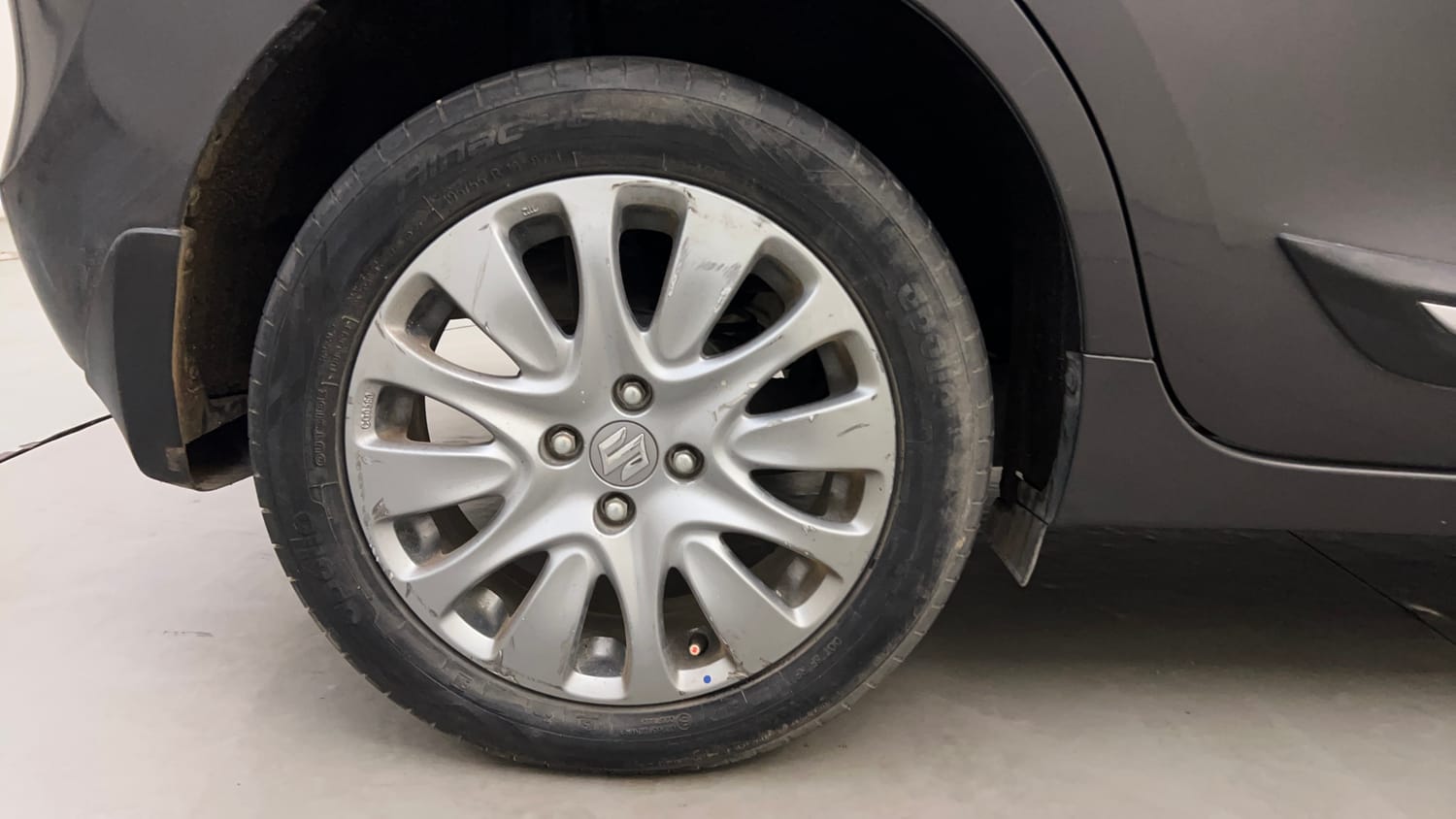 Used 2016 Maruti Suzuki Baleno Zeta 1.2 AT Petrol Automatic tyres RIGHT REAR TYRE RIM VIEW