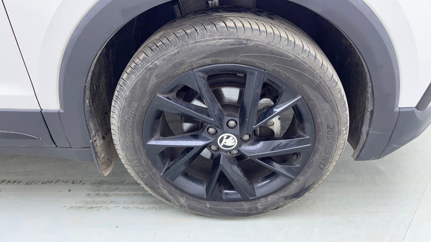 Used 2025 Skoda Kushaq Sportline 1.0 TSI MT Dual Tone Petrol Manual tyres RIGHT FRONT TYRE RIM VIEW