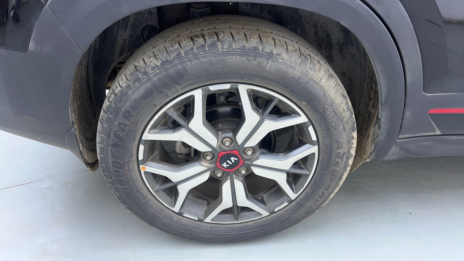 Used 2020 kia Seltos GTX Plus DCT 1.4 Petrol Automatic tyres RIGHT REAR TYRE RIM VIEW