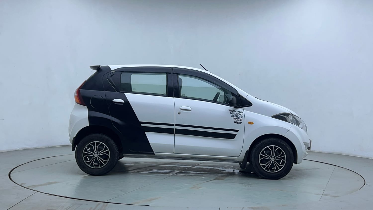 Used 2018 Datsun Redi-GO T (O) Petrol Manual exterior RIGHT SIDE VIEW