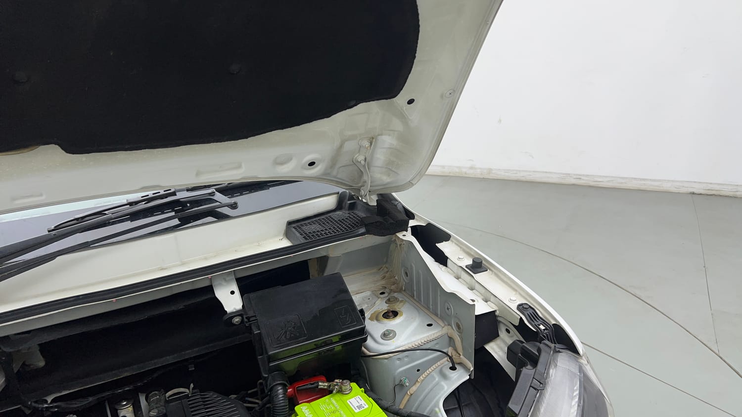 Used 2021 Renault Kwid RXT 1.0 Opt Petrol Manual engine ENGINE LEFT SIDE HINGE & APRON VIEW