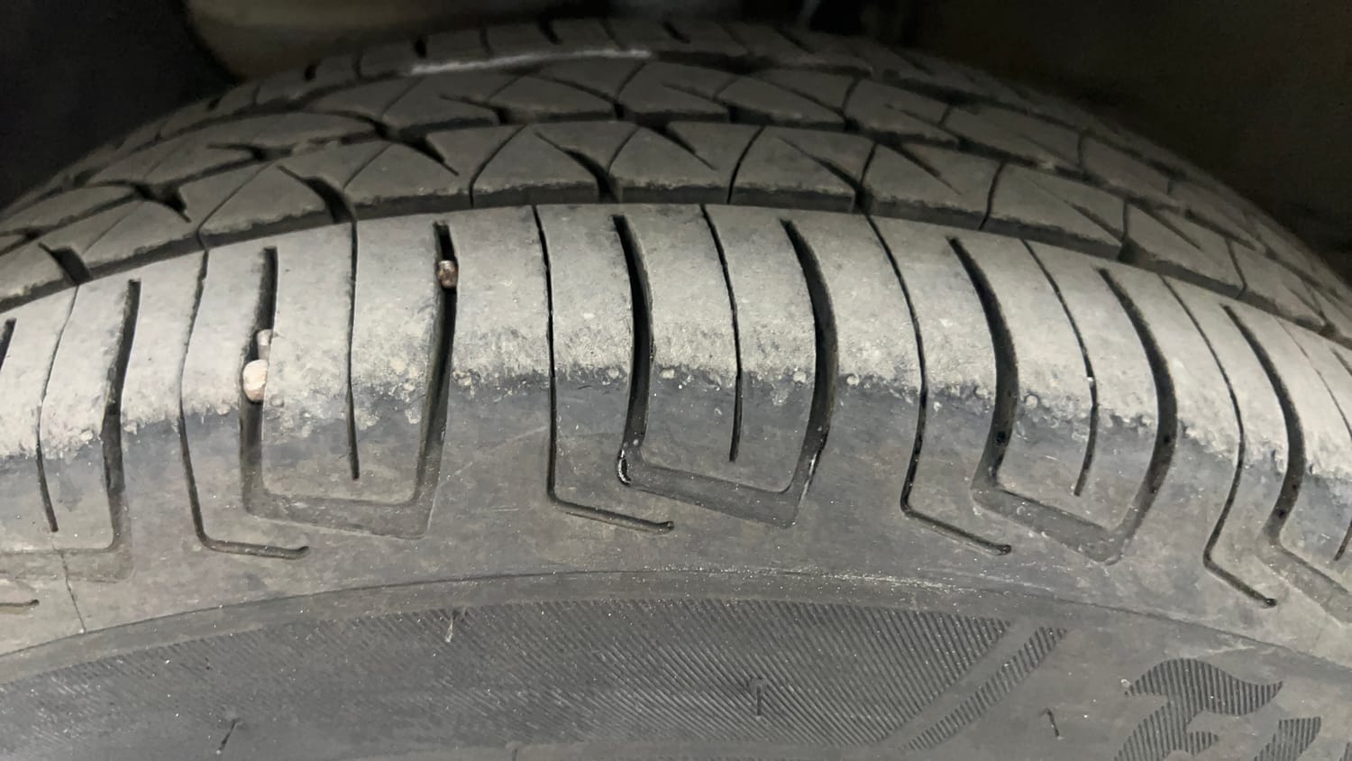 Used 2018 Hyundai Elite i20 Sportz 1.2 Petrol Manual tyres LEFT FRONT TYRE TREAD VIEW