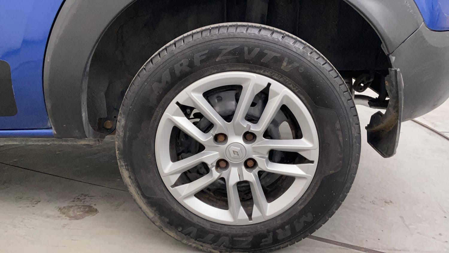 Used 2020 Renault Triber RXT Petrol Manual tyres LEFT REAR TYRE RIM VIEW