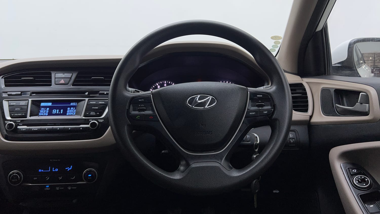 Used 2015 Hyundai Elite i20 Sportz 1.2 Petrol Manual interior STEERING VIEW