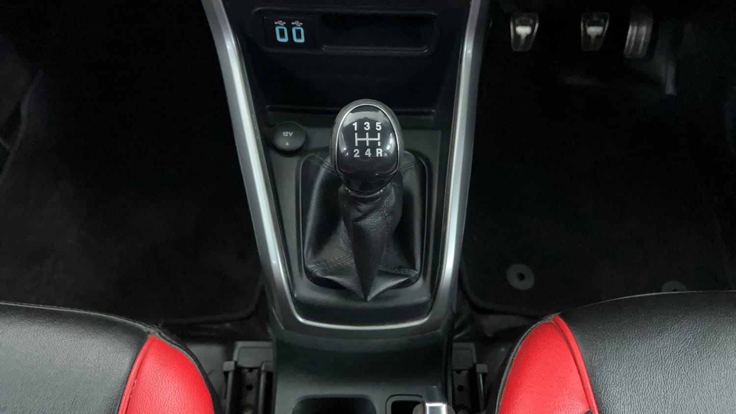 Used 2018 Ford EcoSport Titanium 1.5L TDCi Diesel Manual interior GEAR  KNOB VIEW