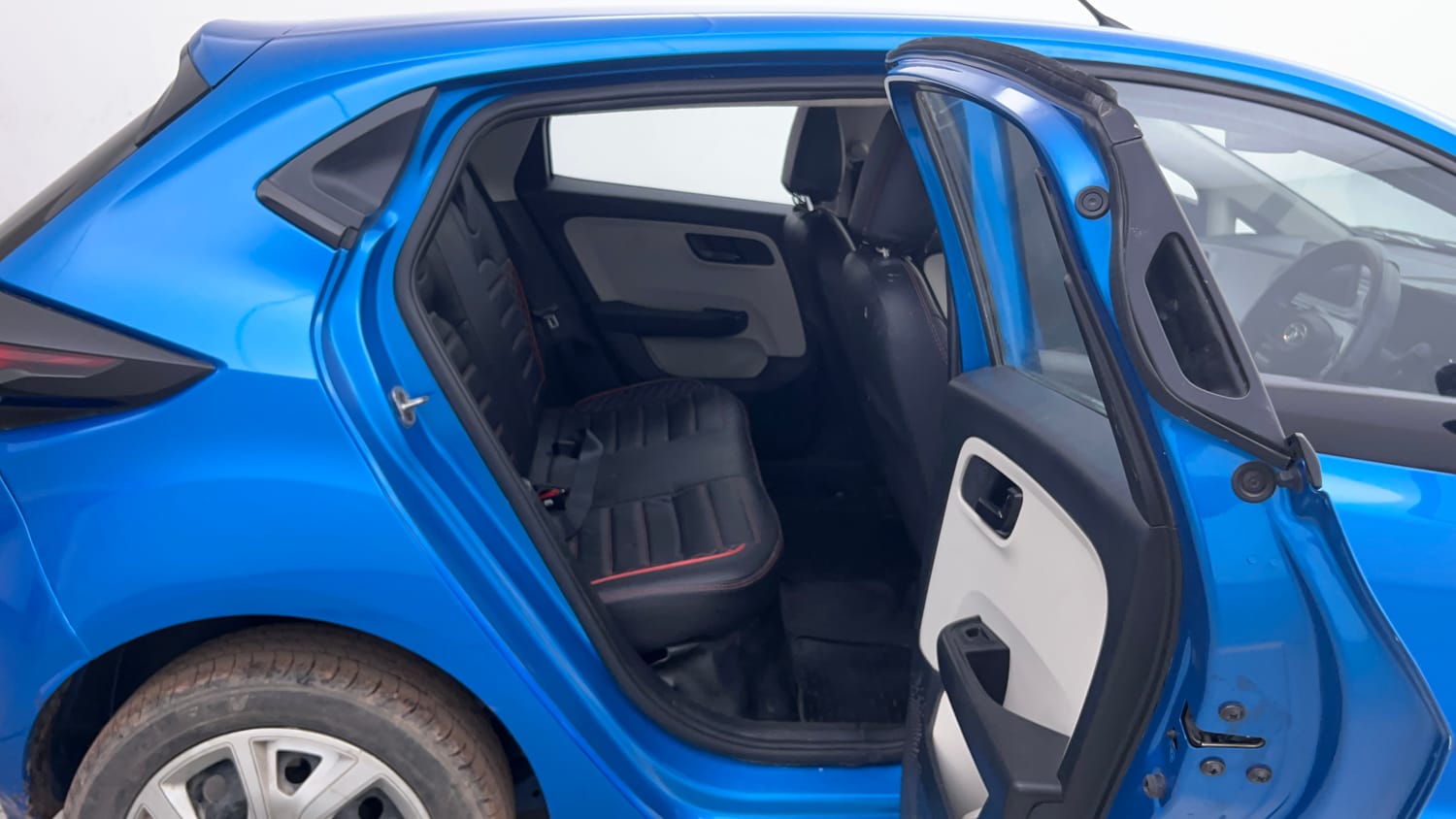 Used 2021 Tata Altroz XM Plus Petrol Petrol Manual interior RIGHT SIDE REAR DOOR CABIN VIEW