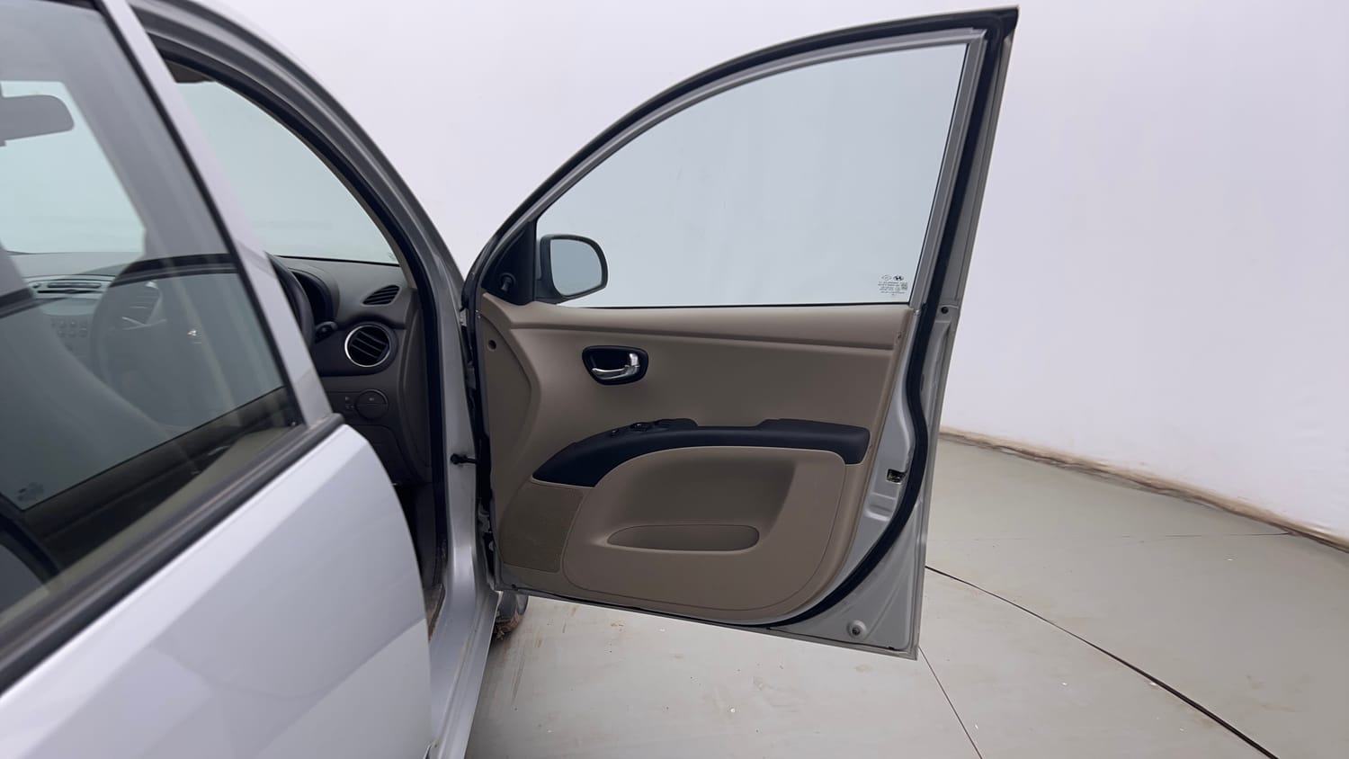 Used 2016 Hyundai i10 Sportz 1.1 iRDE2 Petrol Manual interior RIGHT FRONT DOOR OPEN VIEW