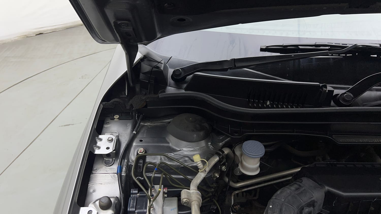 Used 2021 maruti-suzuki Vitara Brezza LXi Petrol Manual engine ENGINE RIGHT SIDE HINGE & APRON VIEW