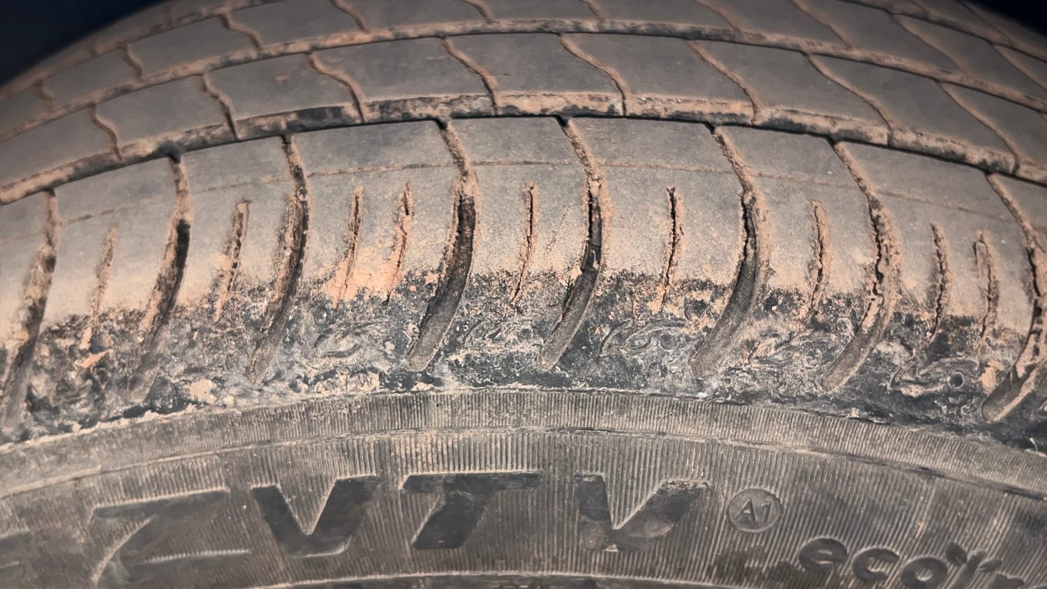 Used 2021 Tata Altroz XM Plus Petrol Petrol Manual tyres LEFT FRONT TYRE TREAD VIEW