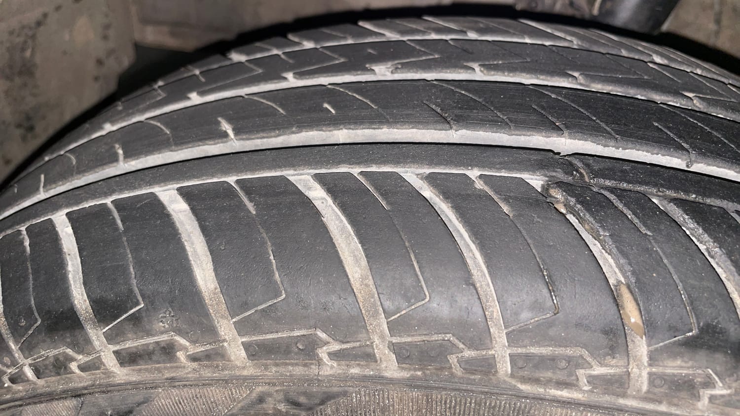 Used 2015 Honda City V Petrol Manual tyres LEFT FRONT TYRE TREAD VIEW
