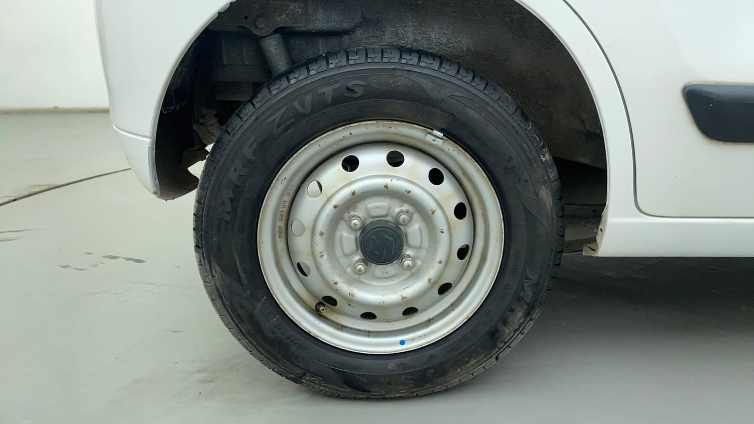 Used 2017 Maruti Suzuki Wagon R LXI Petrol Manual tyres RIGHT REAR TYRE RIM VIEW