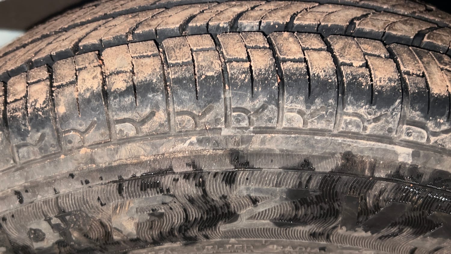 Used 2016 Hyundai i10 Magna 1.1 iRDE2 Petrol Manual tyres LEFT FRONT TYRE TREAD VIEW