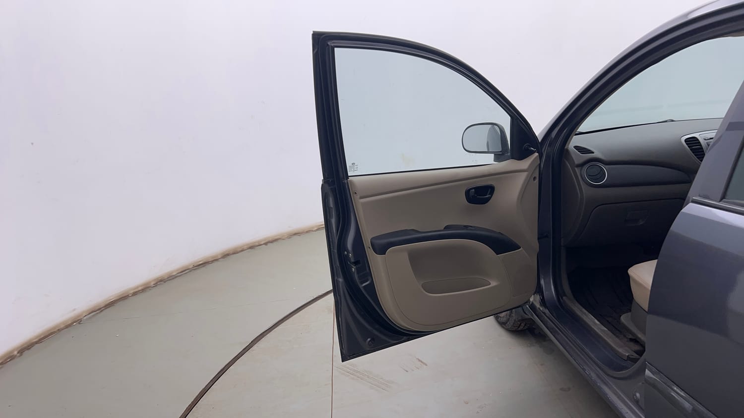 Used 2016 Hyundai i10 Magna 1.1 iRDE2 Petrol Manual interior LEFT FRONT DOOR OPEN VIEW