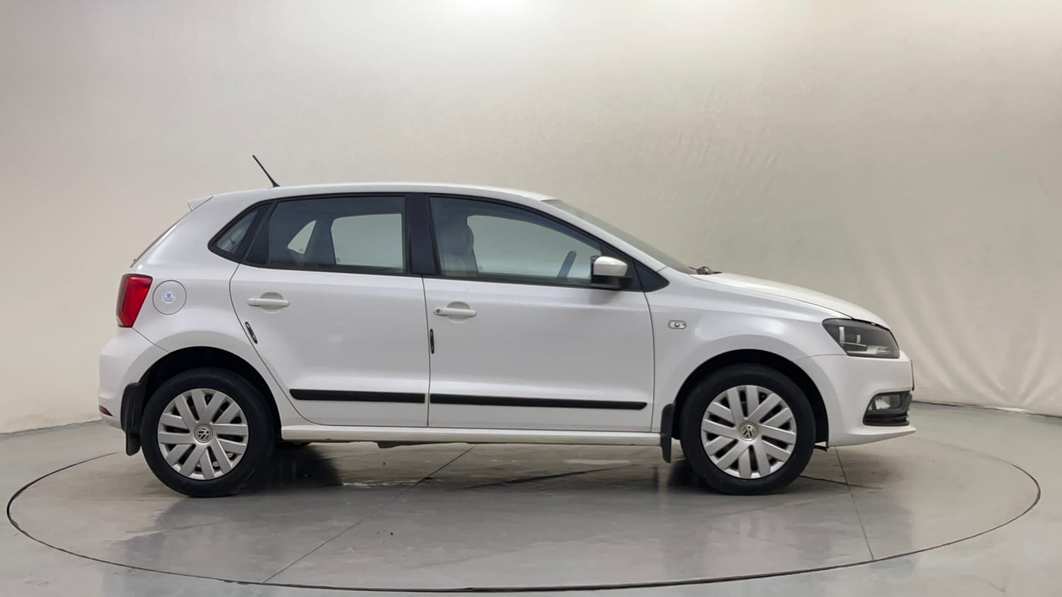 Used 2015 Volkswagen Polo Comfortline 1.2L (P) Petrol Manual exterior RIGHT SIDE VIEW