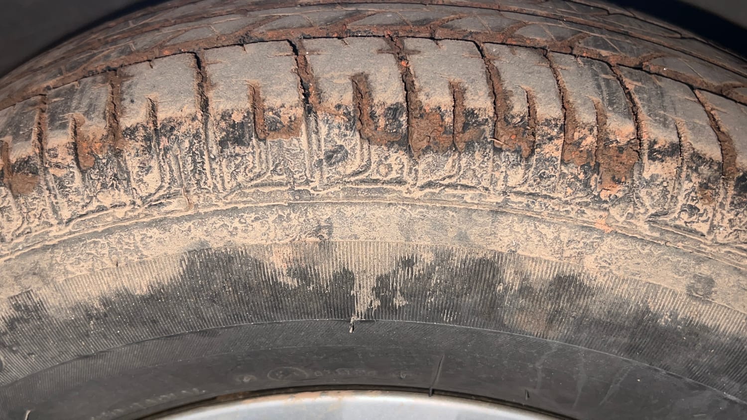 Used 2016 Hyundai i10 Sportz 1.1 iRDE2 Petrol Manual tyres RIGHT FRONT TYRE TREAD VIEW