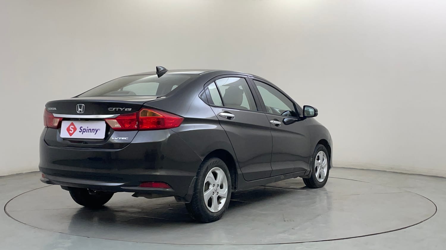 Used 2015 Honda City V Petrol Manual exterior RIGHT REAR CORNER VIEW