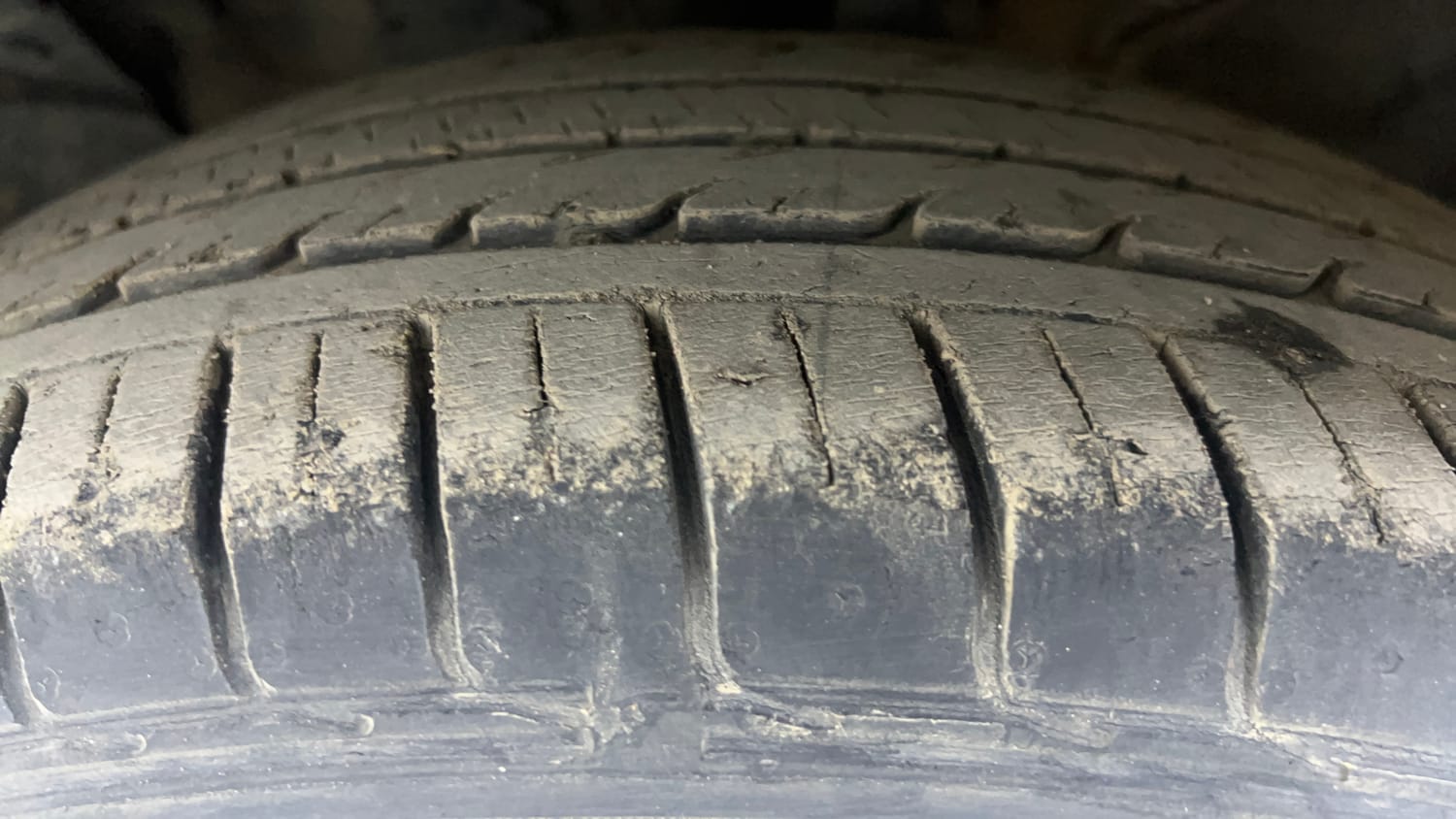 Used 2020 kia Seltos GTX Plus DCT 1.4 Petrol Automatic tyres LEFT FRONT TYRE TREAD VIEW