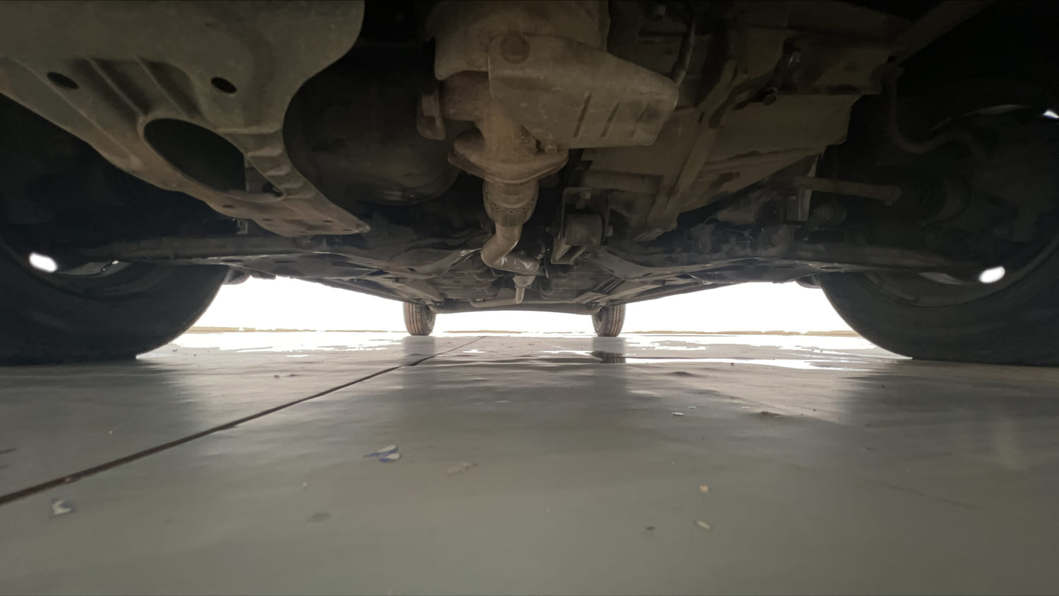 Used 2016 Hyundai i10 Magna 1.1 iRDE2 Petrol Manual extra FRONT LEFT UNDERBODY VIEW