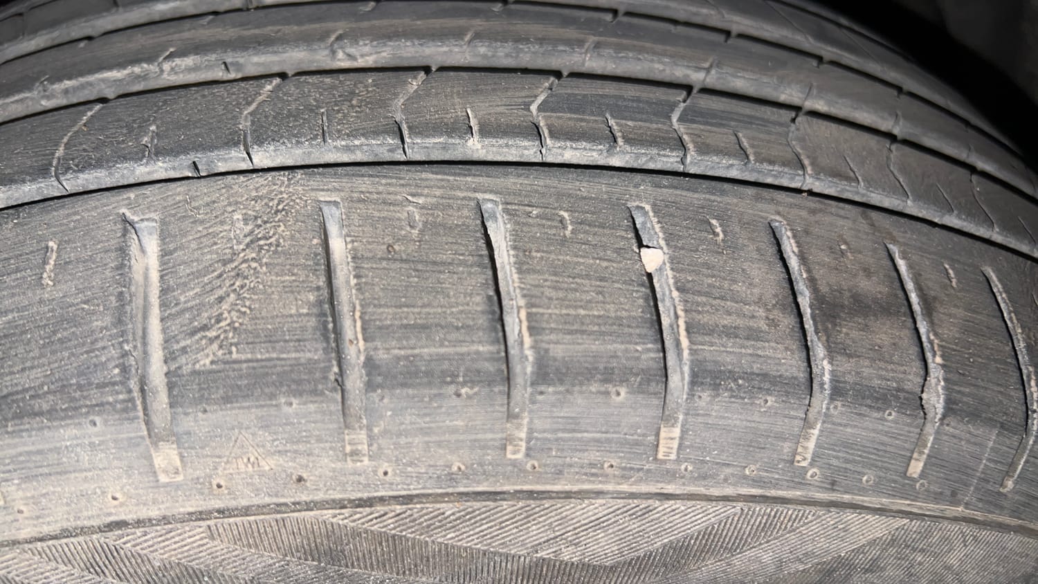 Used 2016 Maruti Suzuki Baleno Zeta 1.2 AT Petrol Automatic tyres RIGHT FRONT TYRE TREAD VIEW