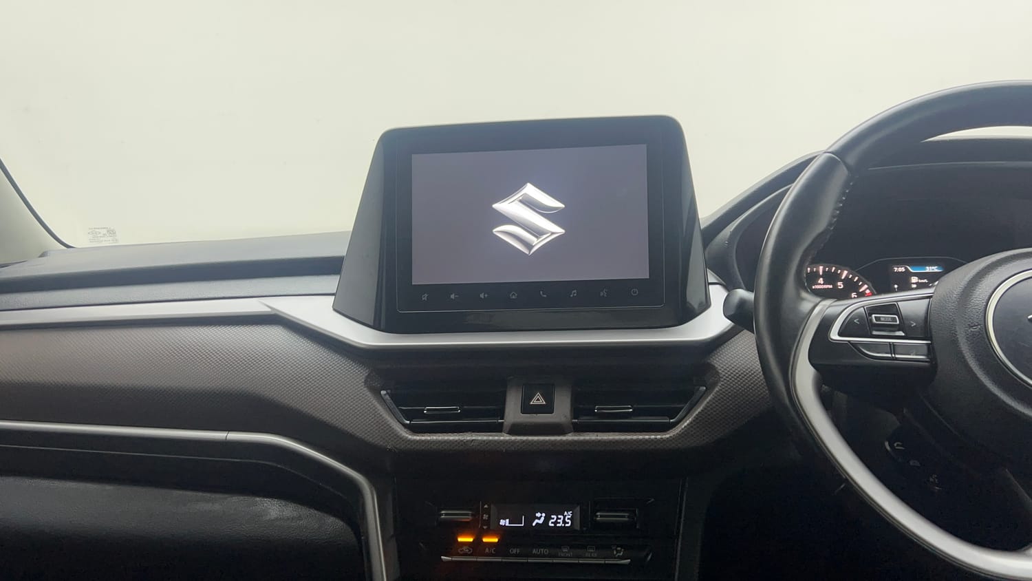 Used 2022 Maruti Suzuki Brezza Zxi Plus Dual Tone Petrol Manual interior MUSIC SYSTEM & AC CONTROL VIEW