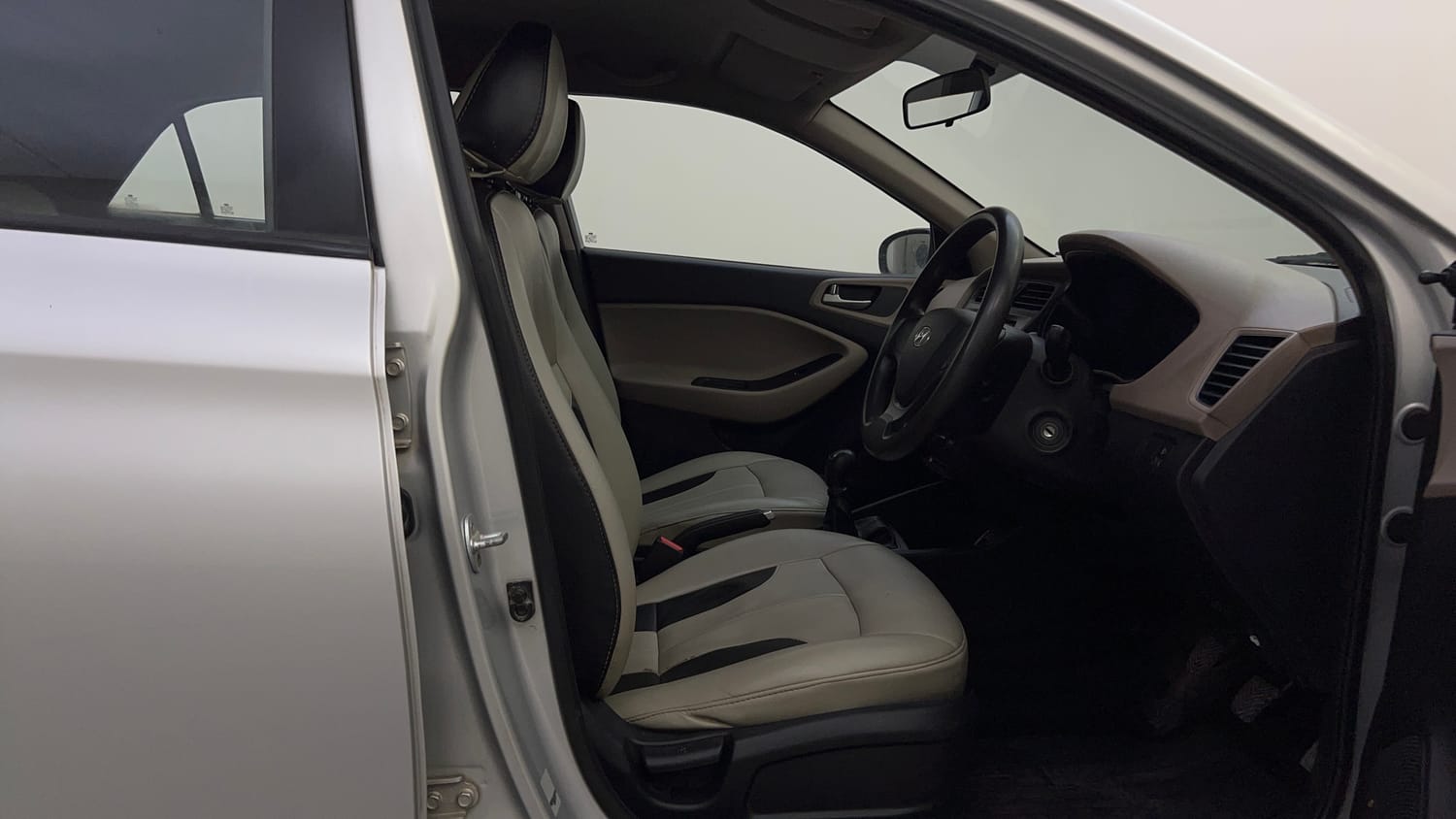 Used 2015 Hyundai Elite i20 Era 1.2 Petrol Manual interior RIGHT SIDE FRONT DOOR CABIN VIEW