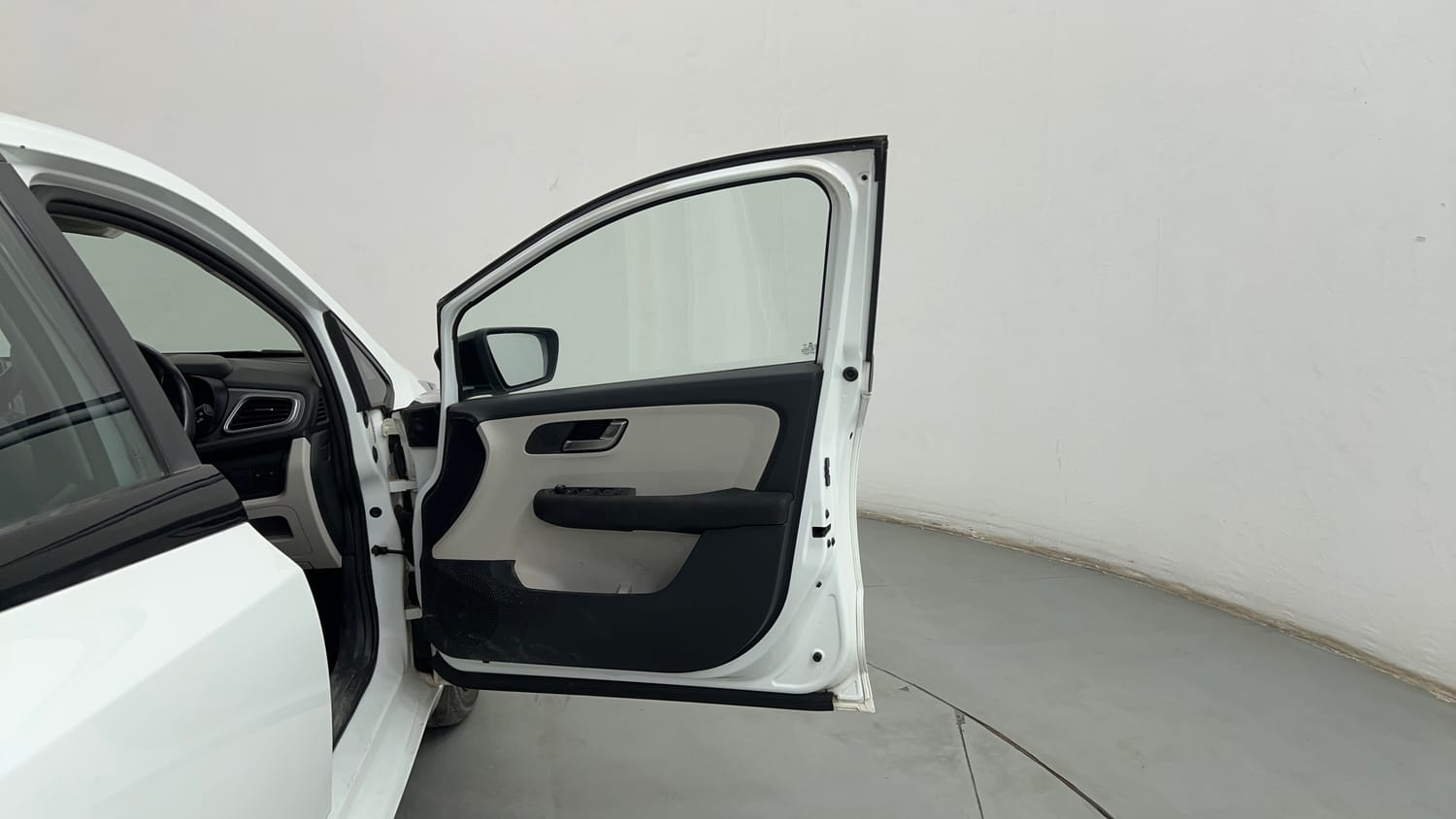Used 2024 Tata Altroz XZA Plus Petrol Petrol Automatic interior RIGHT FRONT DOOR OPEN VIEW
