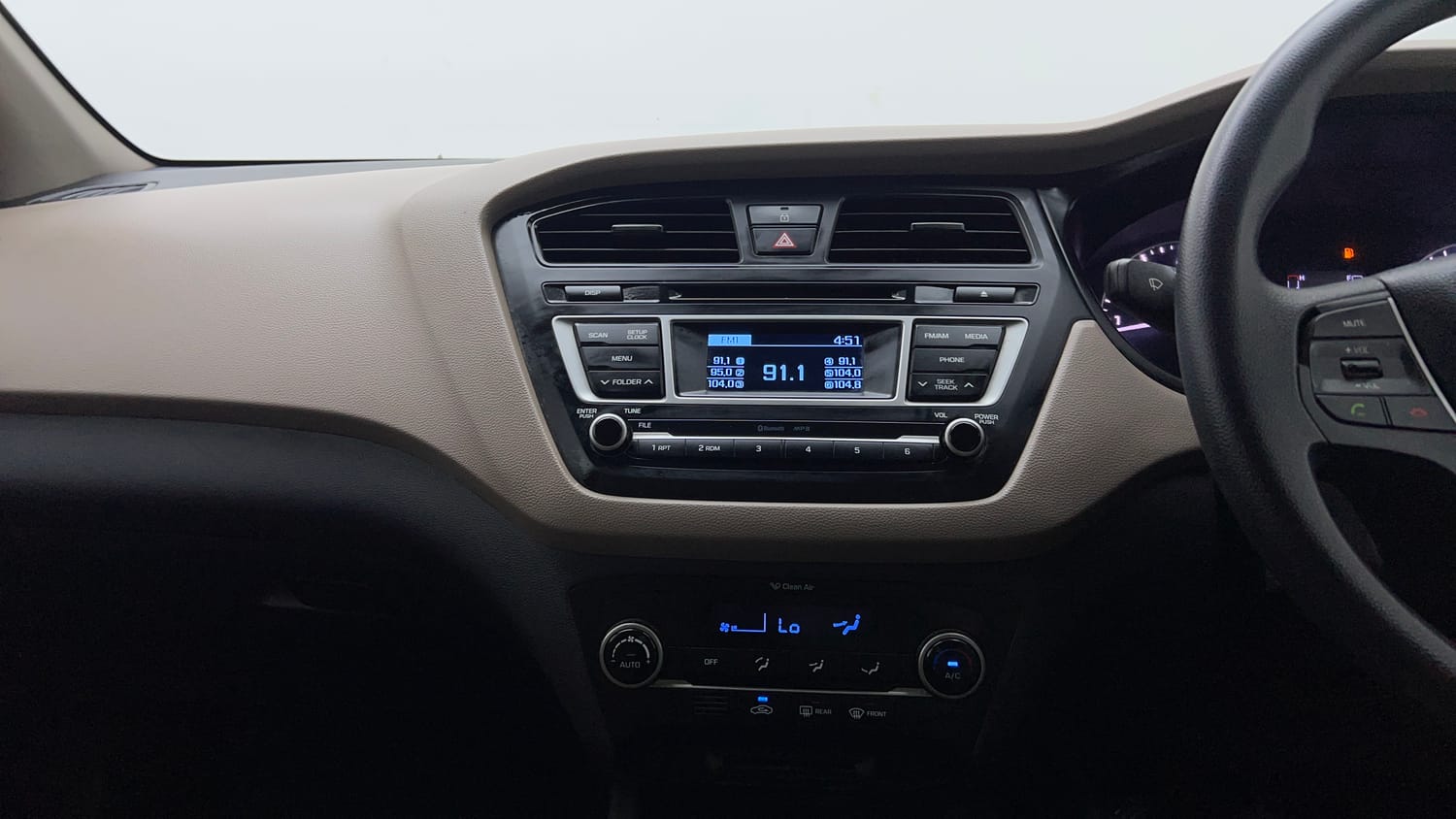 Used 2015 Hyundai Elite i20 Sportz 1.2 Petrol Manual interior MUSIC SYSTEM & AC CONTROL VIEW