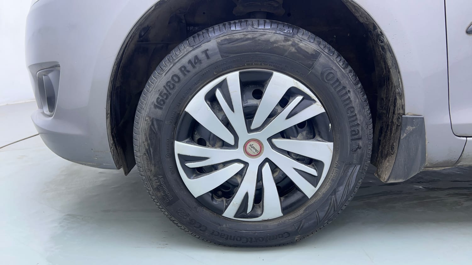Used 2014 Maruti Suzuki Swift VDi Diesel Manual tyres LEFT FRONT TYRE RIM VIEW