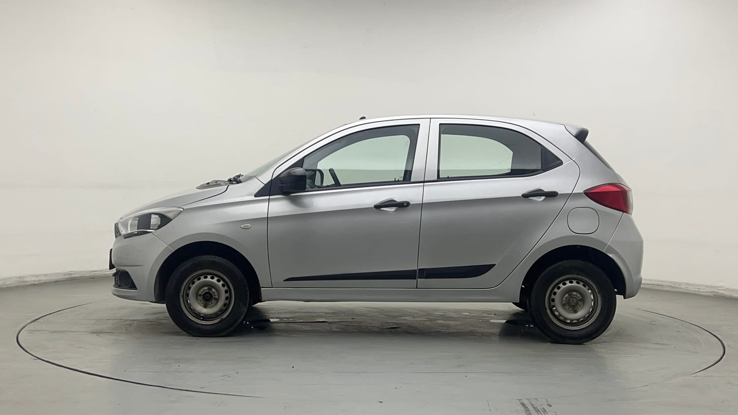 Used 2019 Tata Tiago Revotron XE Petrol Manual exterior LEFT SIDE VIEW