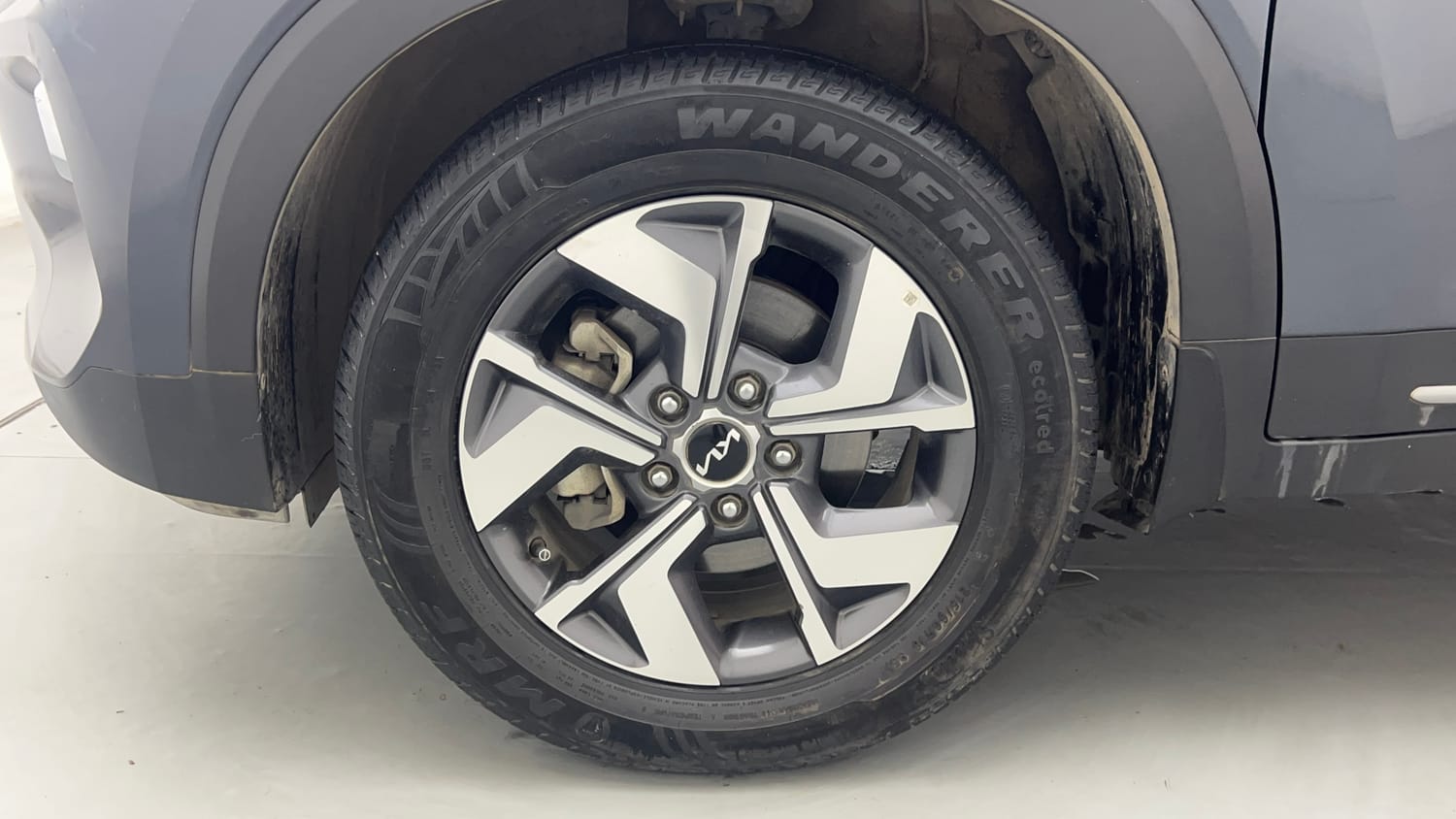 Used 2023 Kia Sonet HTX 1.0 Turbo Petrol DCT Petrol Automatic tyres LEFT FRONT TYRE RIM VIEW