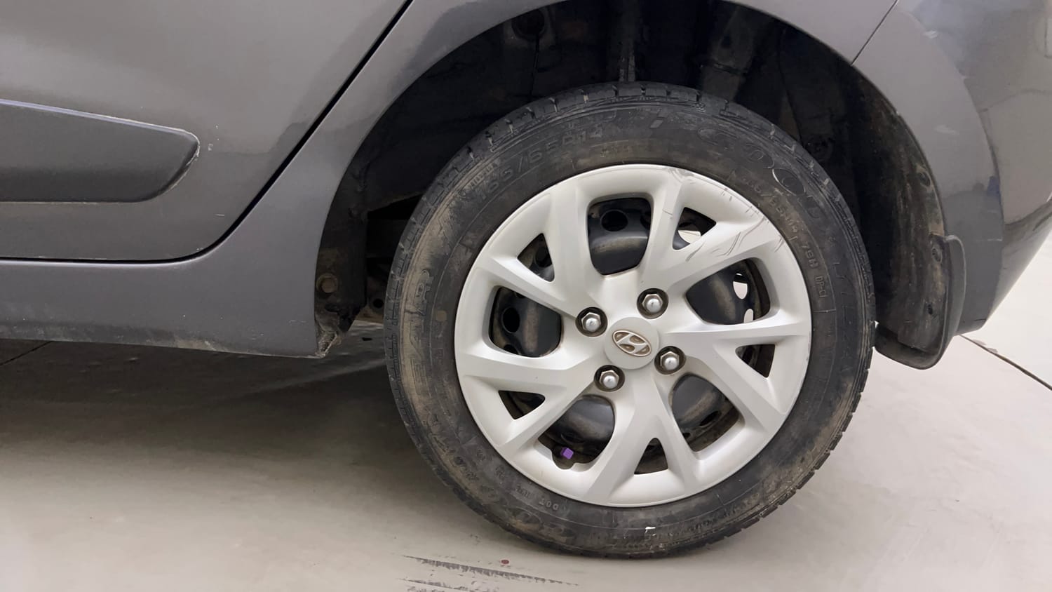 Used 2020 Hyundai Grand i10 Sportz 1.2 Kappa VTVT Petrol Manual tyres LEFT REAR TYRE RIM VIEW