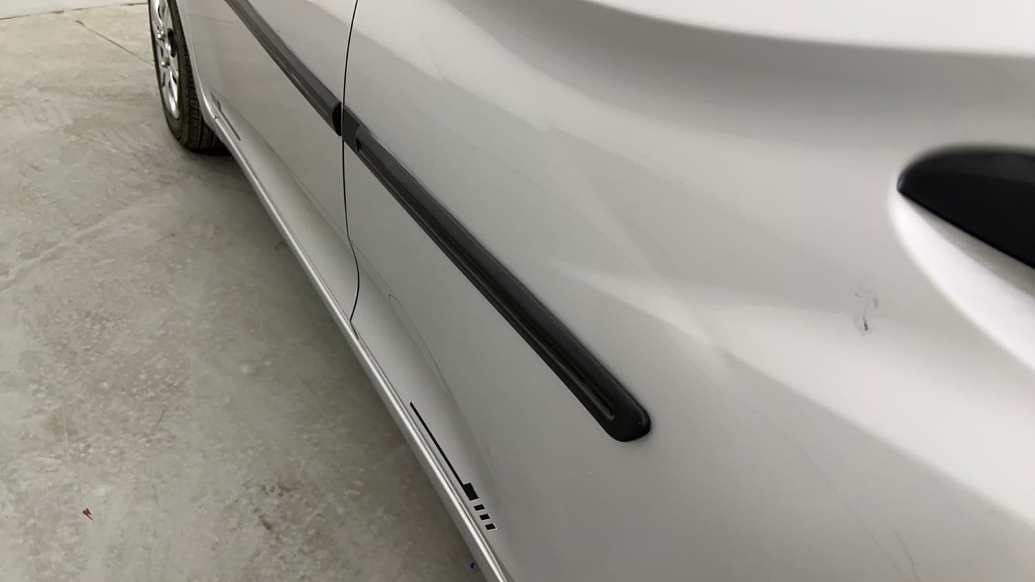 Used 2016 Hyundai Eon Magna Petrol Manual dents MINOR SCRATCH