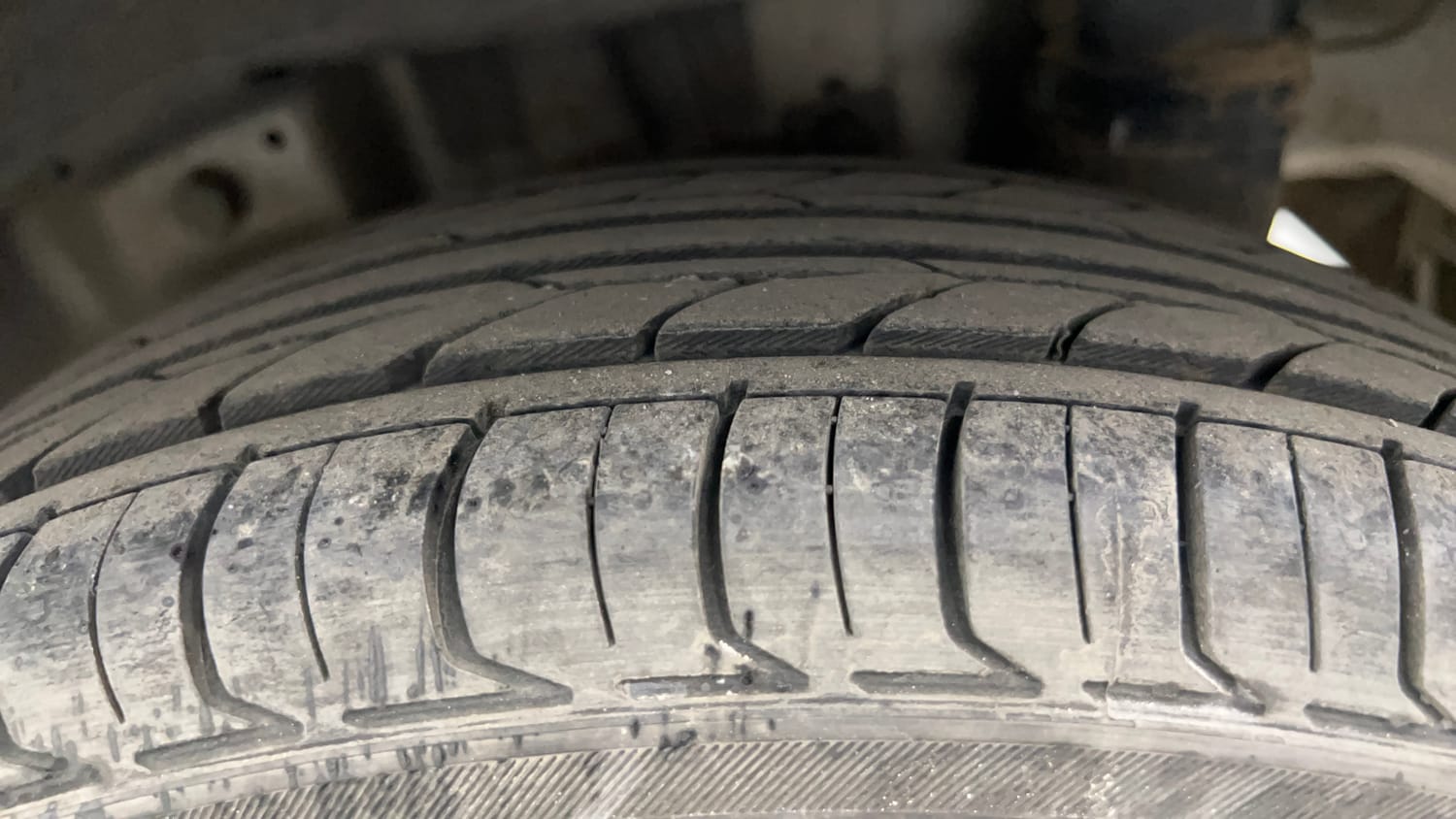 Used 2016 Hyundai Eon Magna Petrol Manual tyres LEFT REAR TYRE TREAD VIEW