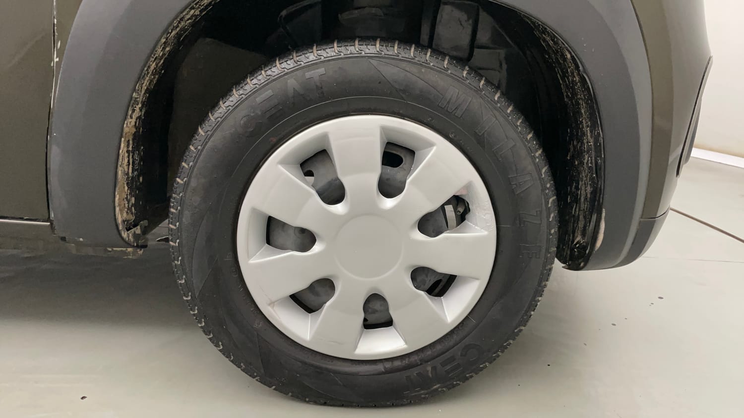 Used 2018 Renault Kwid 1.0 RXT Petrol Manual tyres RIGHT FRONT TYRE RIM VIEW