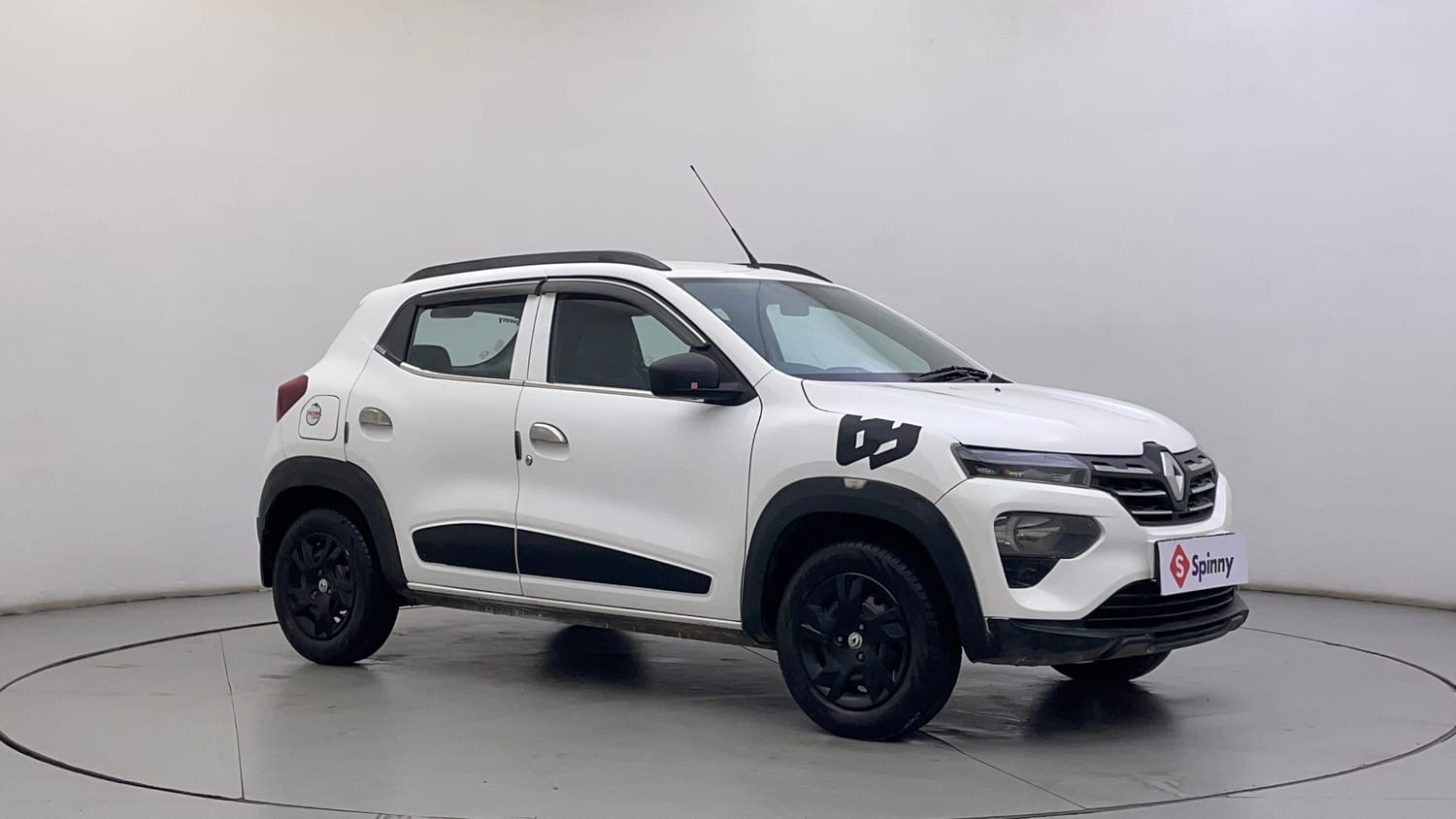 Used 2021 Renault Kwid RXT Petrol Manual exterior RIGHT FRONT CORNER VIEW