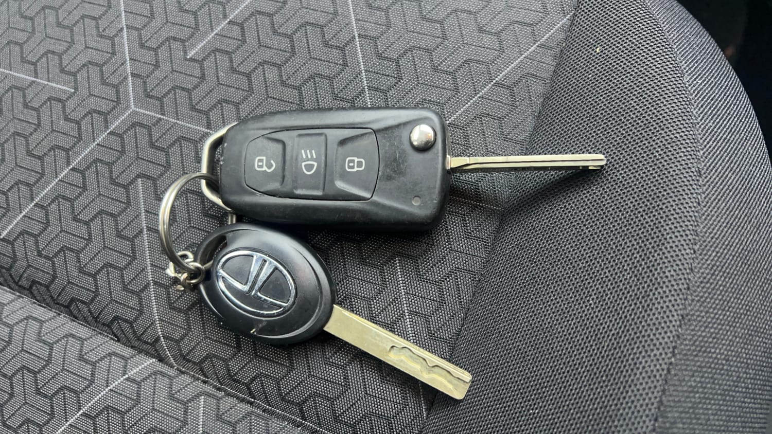 Used 2022 Tata Punch Adventure MT Petrol Manual extra CAR KEY VIEW
