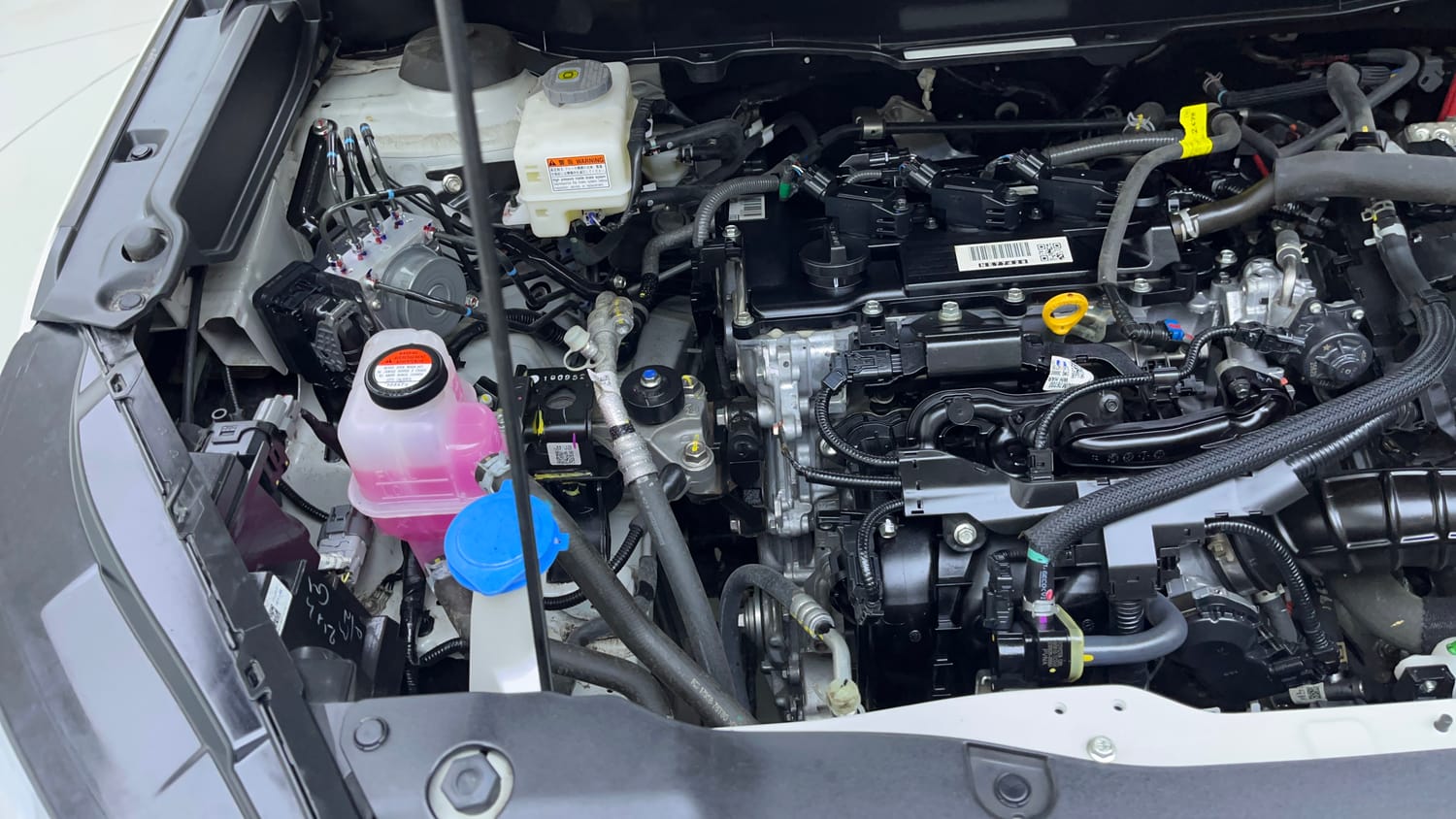 Used 2025 Maruti Suzuki Victoris ZXI+ THS 2W Hybrid Automatic engine ENGINE RIGHT SIDE VIEW