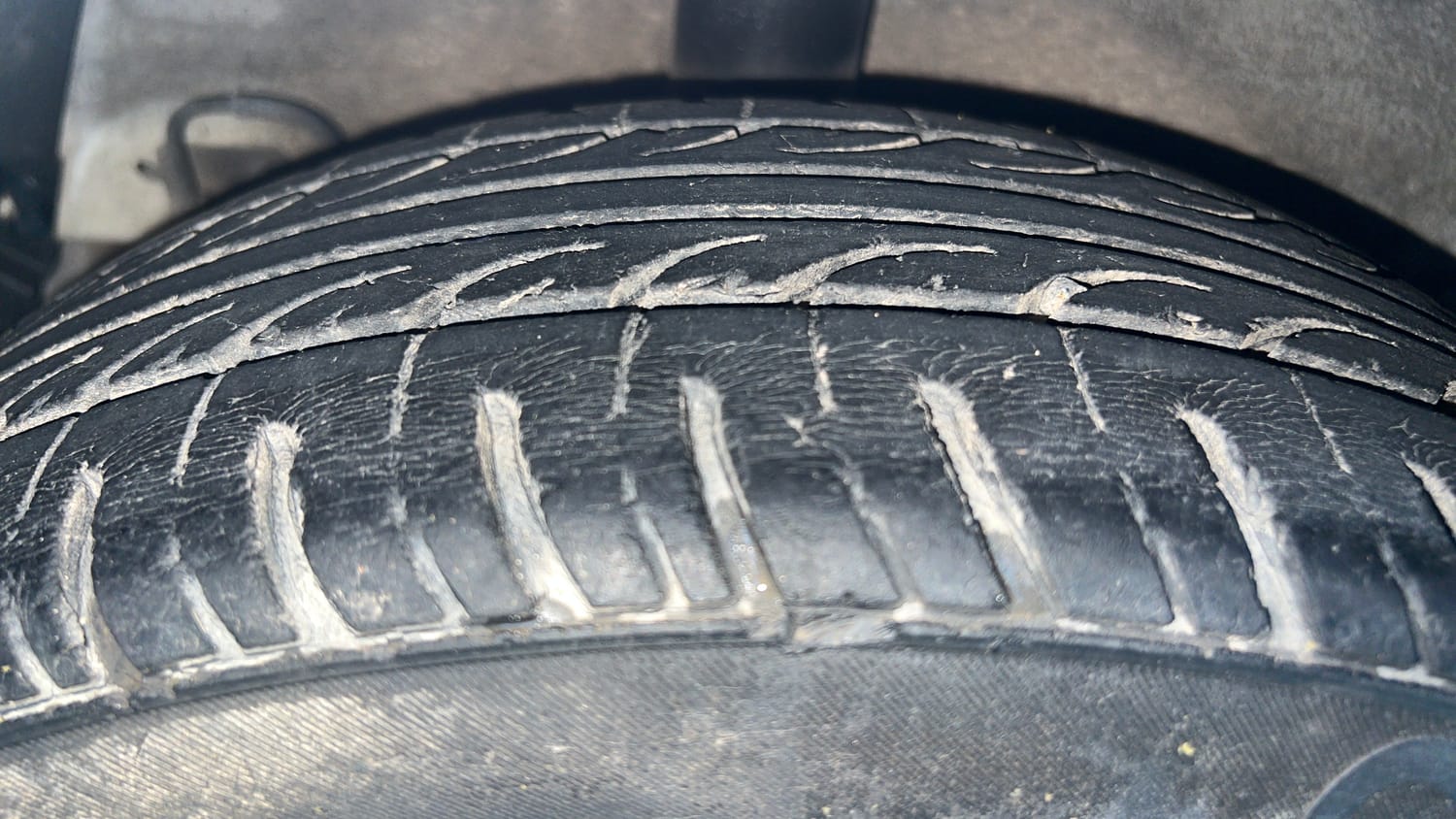 Used 2014 Hyundai Xcent S 1.2 Petrol Manual tyres RIGHT REAR TYRE TREAD VIEW