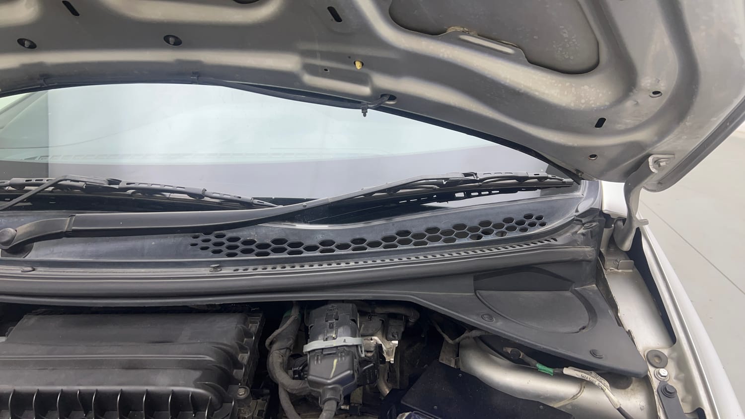 Used 2019 Tata Tiago Revotron XE Petrol Manual engine ENGINE LEFT SIDE HINGE & APRON VIEW