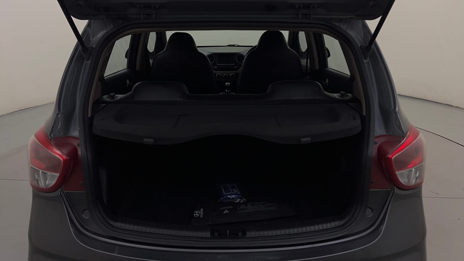 Used 2020 Hyundai Grand i10 Sportz 1.2 Kappa VTVT Petrol Manual interior DICKY INSIDE VIEW