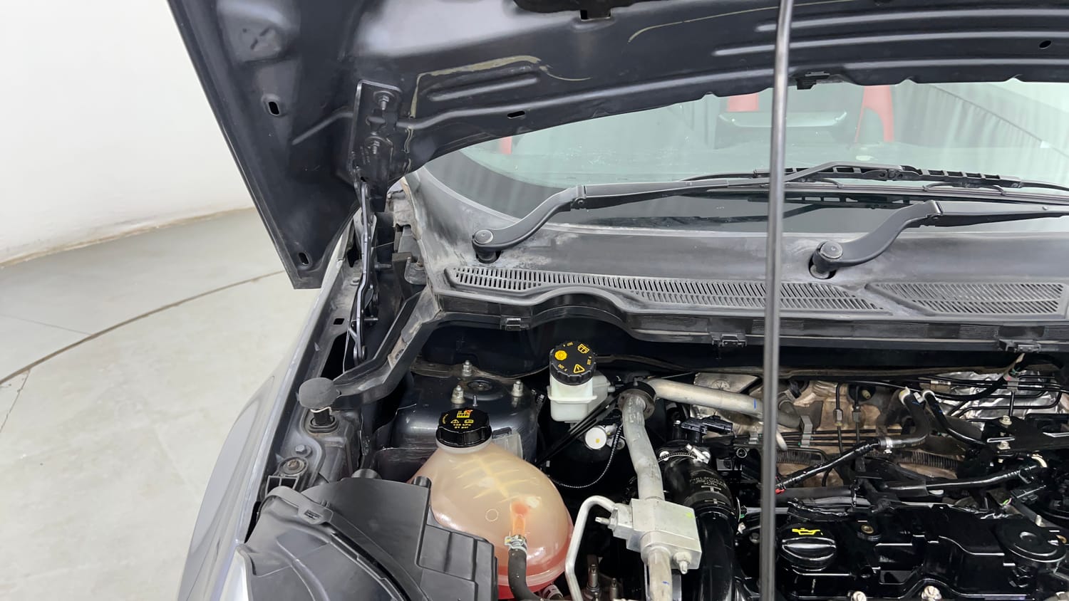 Used 2018 Ford EcoSport Titanium 1.5L TDCi Diesel Manual engine ENGINE RIGHT SIDE HINGE & APRON VIEW