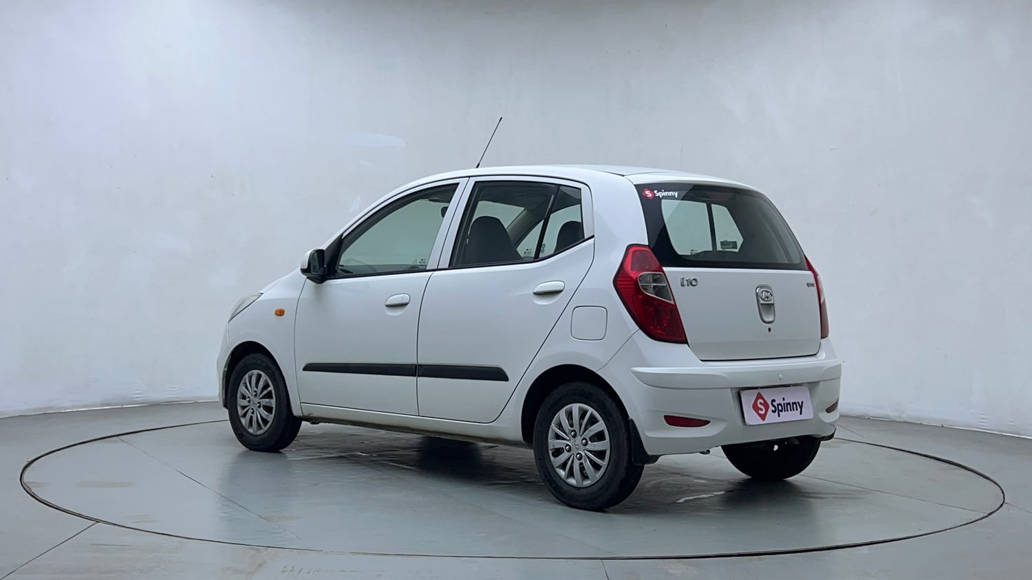 Used 2015 Hyundai i10 Sportz 1.1 iRDE2 Petrol Manual exterior LEFT REAR CORNER VIEW