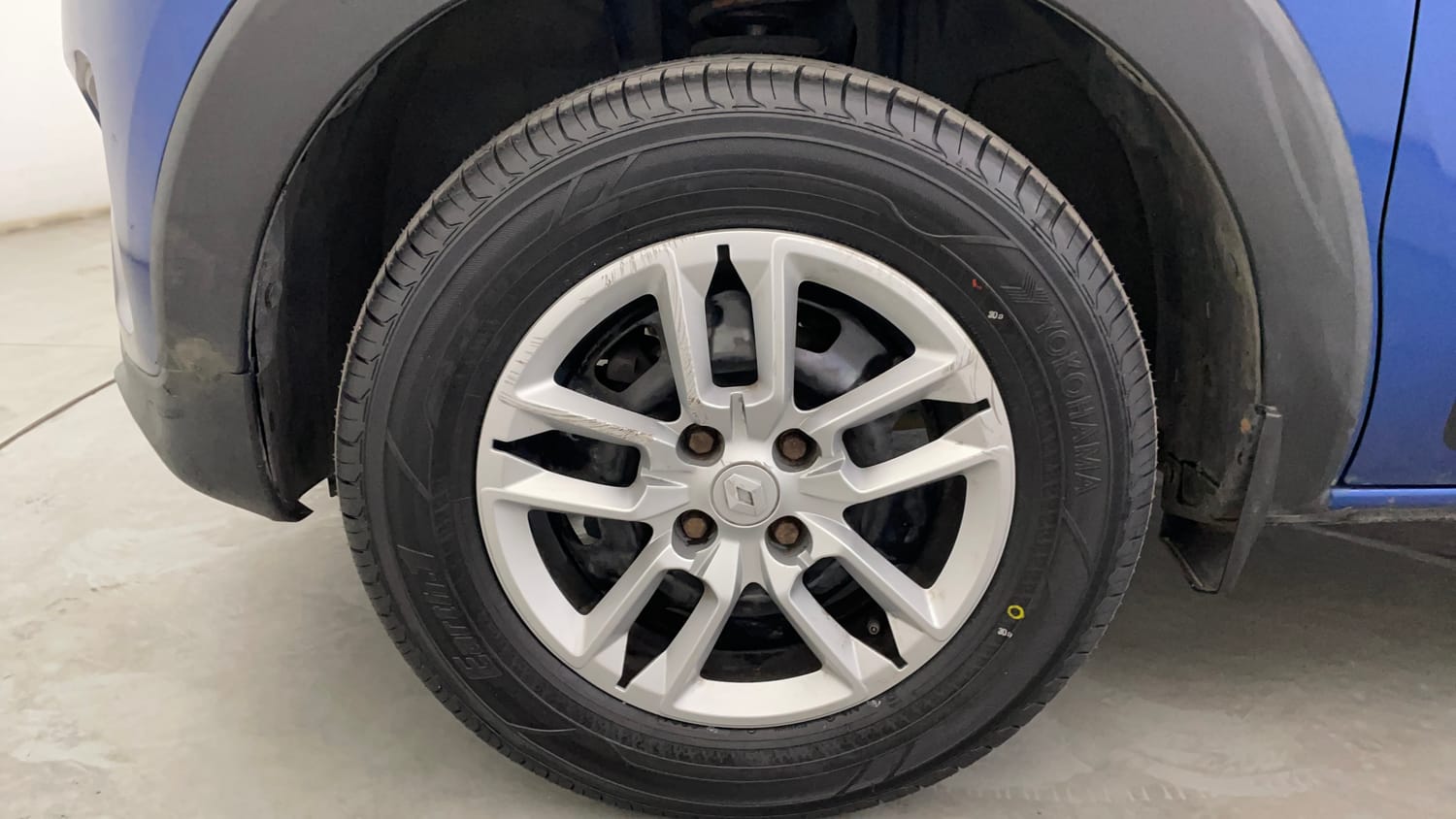 Used 2020 Renault Triber RXT Petrol Manual tyres LEFT FRONT TYRE RIM VIEW