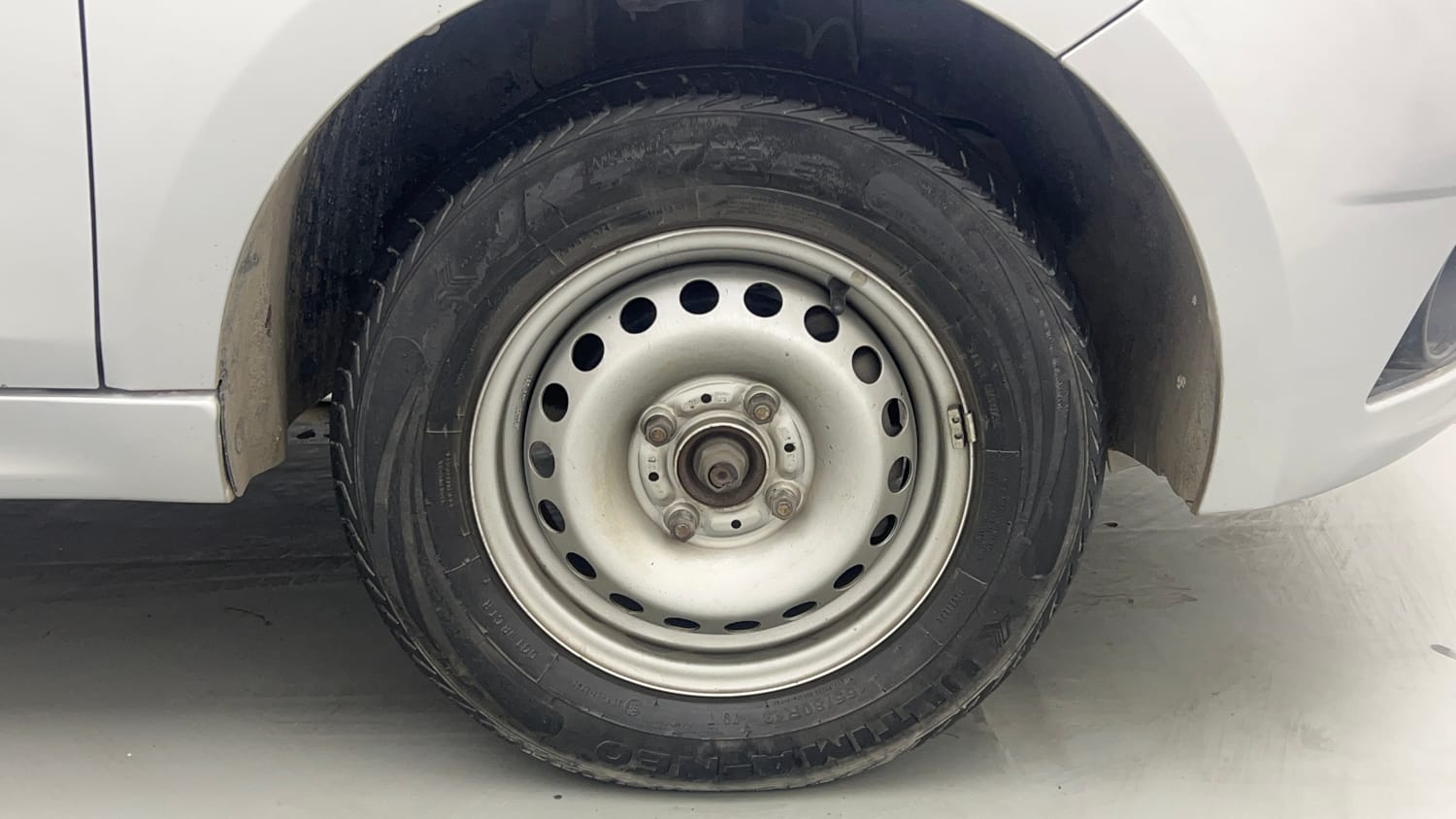 Used 2019 Tata Tiago Revotron XE Petrol Manual tyres RIGHT FRONT TYRE RIM VIEW